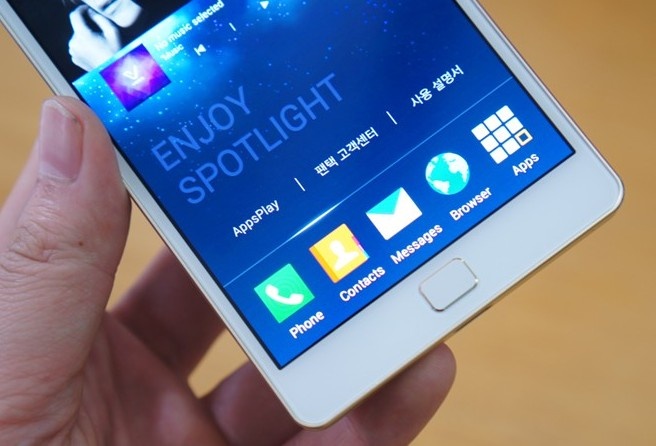 Dung thu Pantech Vega Iron 2 vua ve VN hinh anh