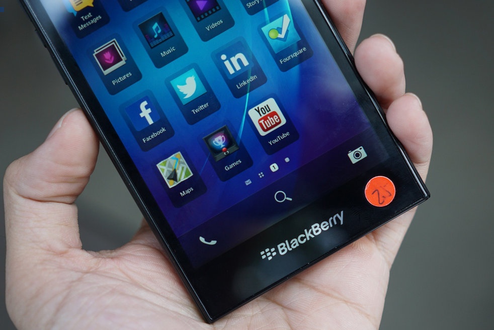 Dung thu BlackBerry Z3: Gia re, may tot, man hinh khong dep hinh anh