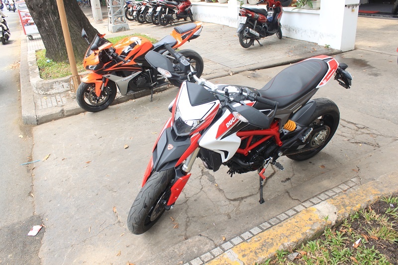 Dan sieu mo to trong quan ca phe Sai Gon hinh anh