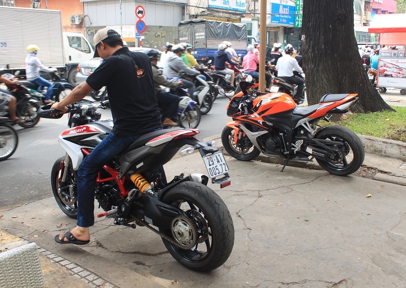 Vua duong pho Ducati Hypermotard 821 o Sai Gon hinh anh