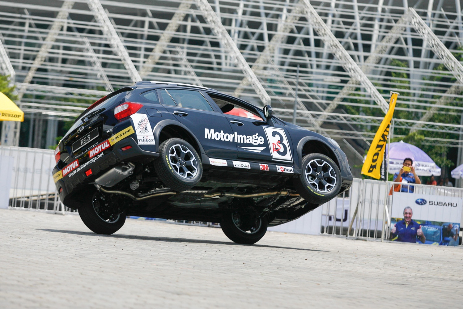 Huyen thoai drift xe 63 tuoi bieu dien o Sai Gon hinh anh