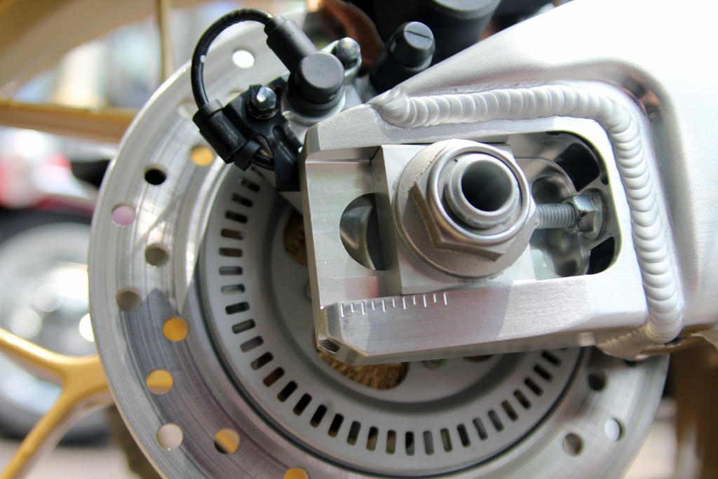 Tổng trọng lượng Honda CBR1000RR SP 2014 khoảng 200kg.