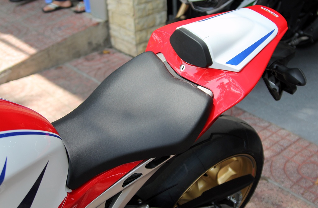 Động cơ vẫn là loại 4 xi lanh thẳng hàng dung tích 1.000 phân khối nhưng được Honda nâng cấp đầu xi lanh, cải thiện hệ thống ống xả, mạch điều khiển ECU giúp chiếc superbike mạnh mẽ hơn.