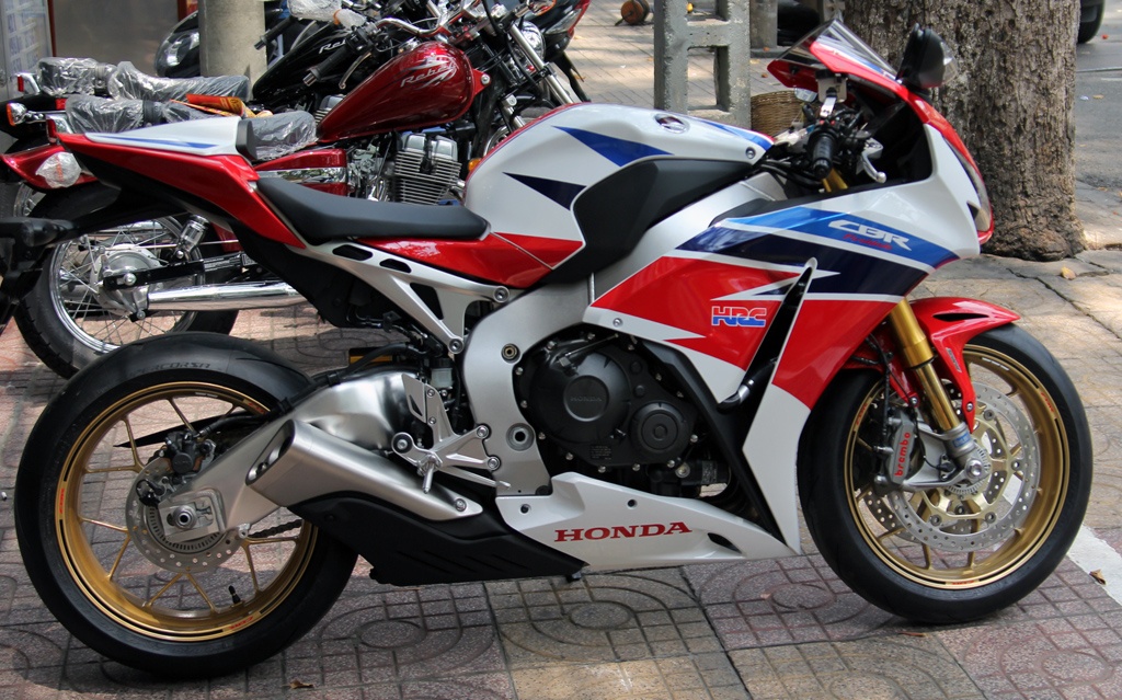 Sieu mo to Honda CBR1000RR SP dau tien tai Viet Nam hinh anh