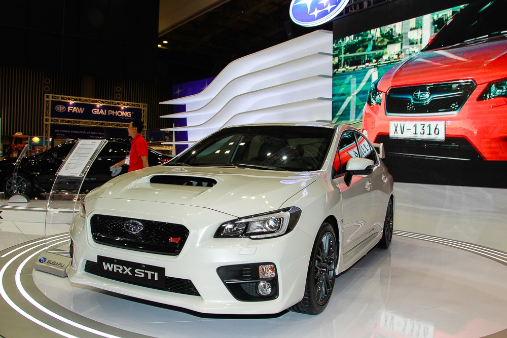 WRX STI với đuờng nét hiện đại thể thao hơn thế hệ truớc.