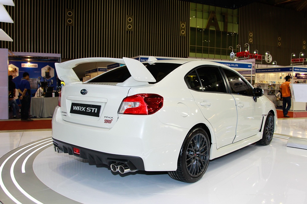 Cánh gió là trang bị tiểu chuẩn của WRX STI.