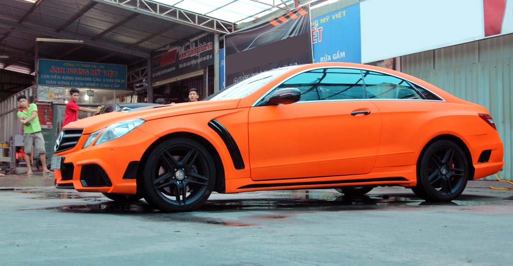 Mercedes mau cam noi bat o Sai Gon hinh anh