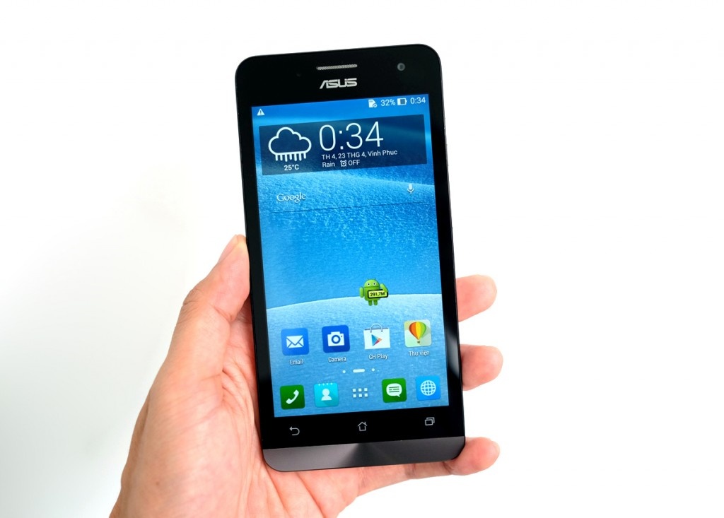 Chang trai dung Zenfone 5 bi ban gai che hot nhat tuan hinh anh