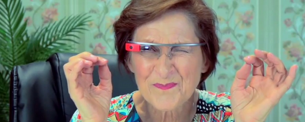 Nguoi gia kham pha Google Glass nhu the nao? hinh anh