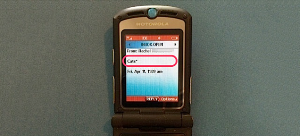 Trai nghiem tu bo smartphone 1 thang de ve voi RAZR V3 hinh anh