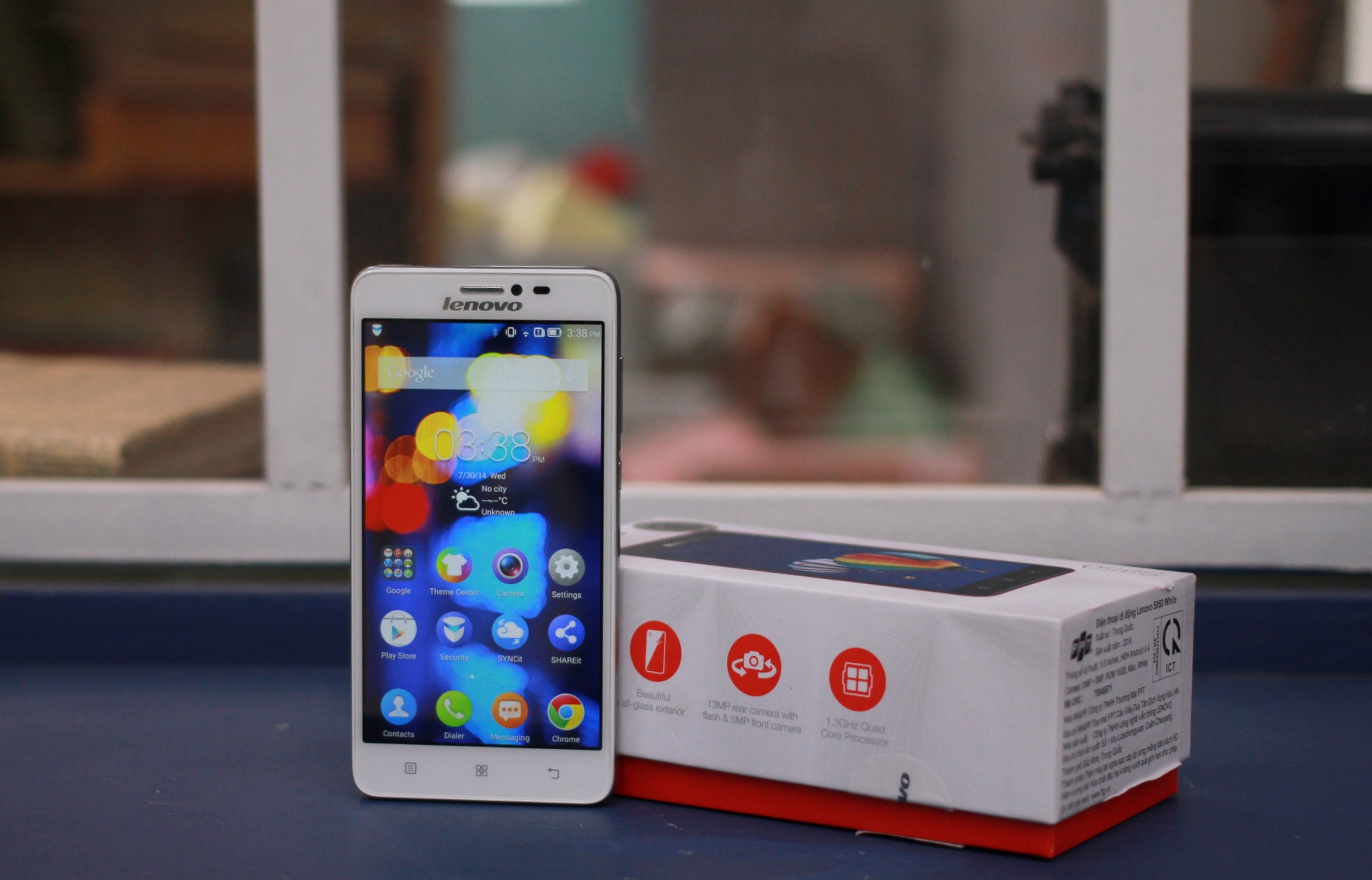 Mo hop smartphone man hinh 5 inch gia 5,4 trieu cua Lenovo hinh anh