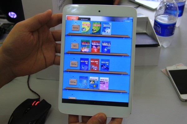 Thuc te may tinh bang cho giao duc, gia 900.000 dong hinh anh