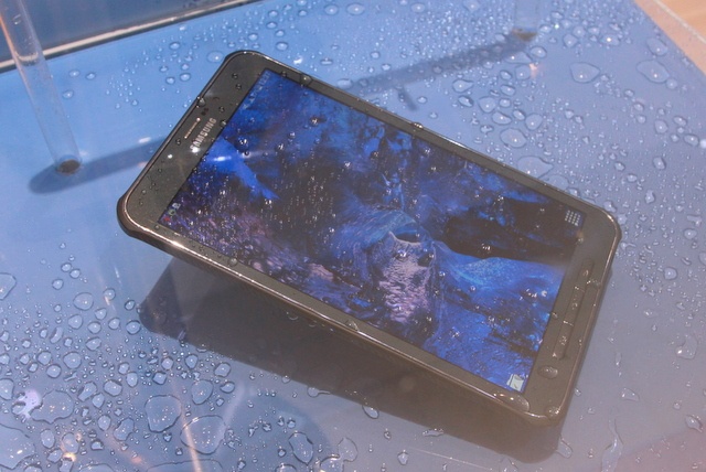 Samsung ra mat tablet sieu ben, chong nuoc hinh anh