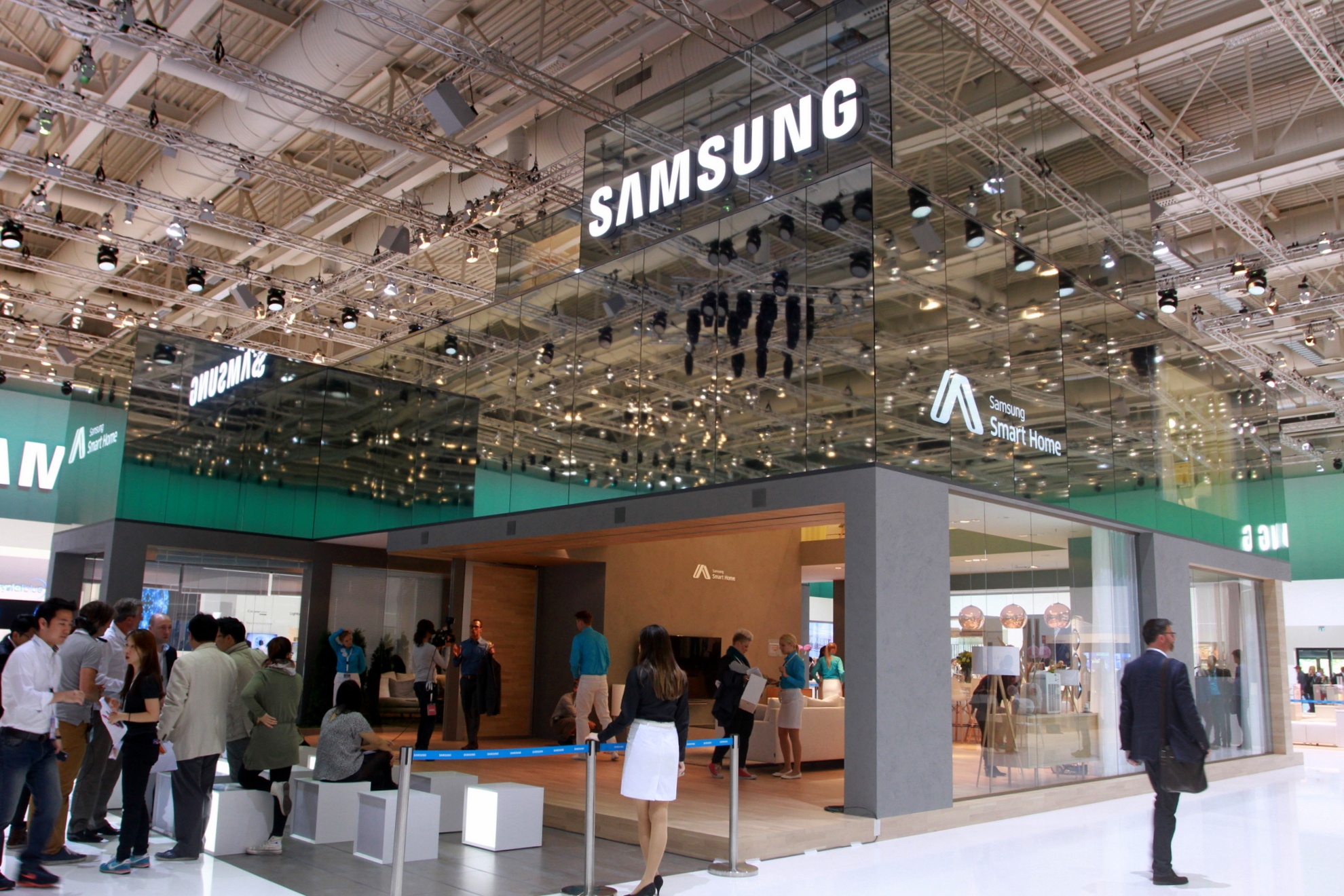 Samsung trinh dien Smart Home hoanh trang tai IFA 2014 hinh anh