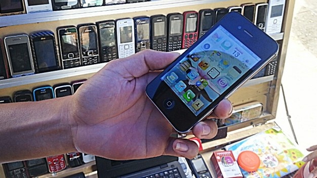 Dien thoai nhai tung hoanh o Viet Nam hinh anh