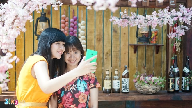 Smartphone chuyen tu suong dau tien cua Nokia den VN hinh anh