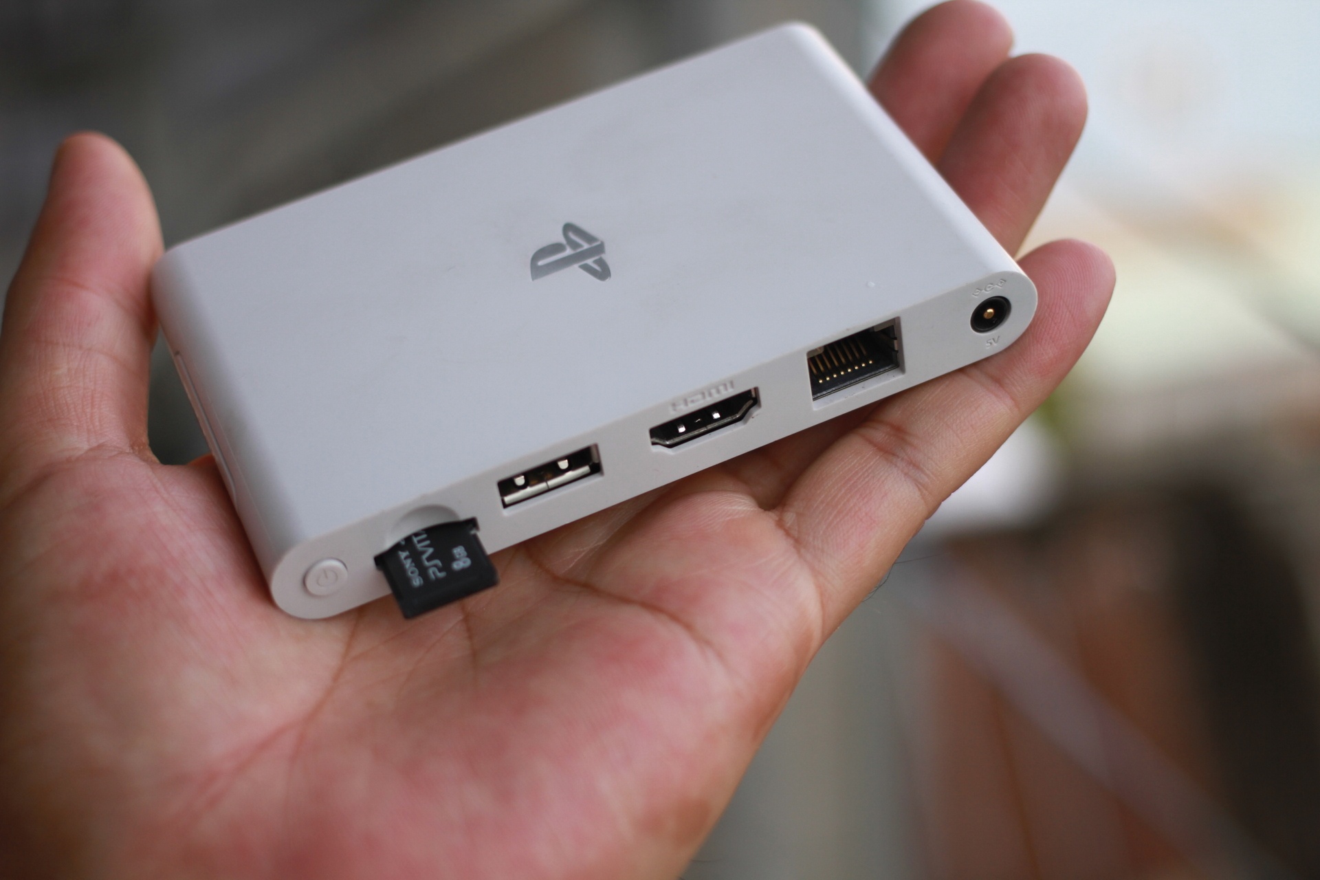 Danh gia nhanh may choi game Sony PS Vita TV moi ban o VN hinh anh