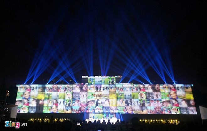 Trinh dien anh sang ruc ro o Dinh Thong Nhat hinh anh