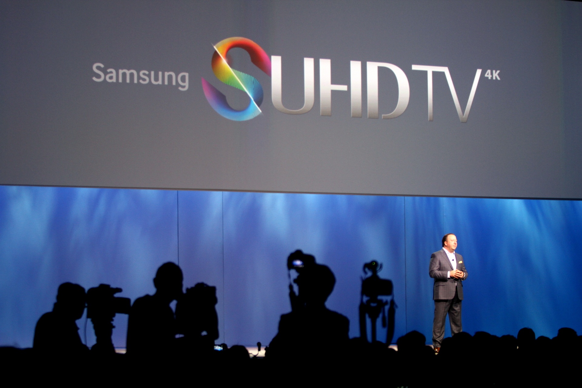 Samsung trinh lang SUHDTV chay Tizen tai CES 2015 hinh anh