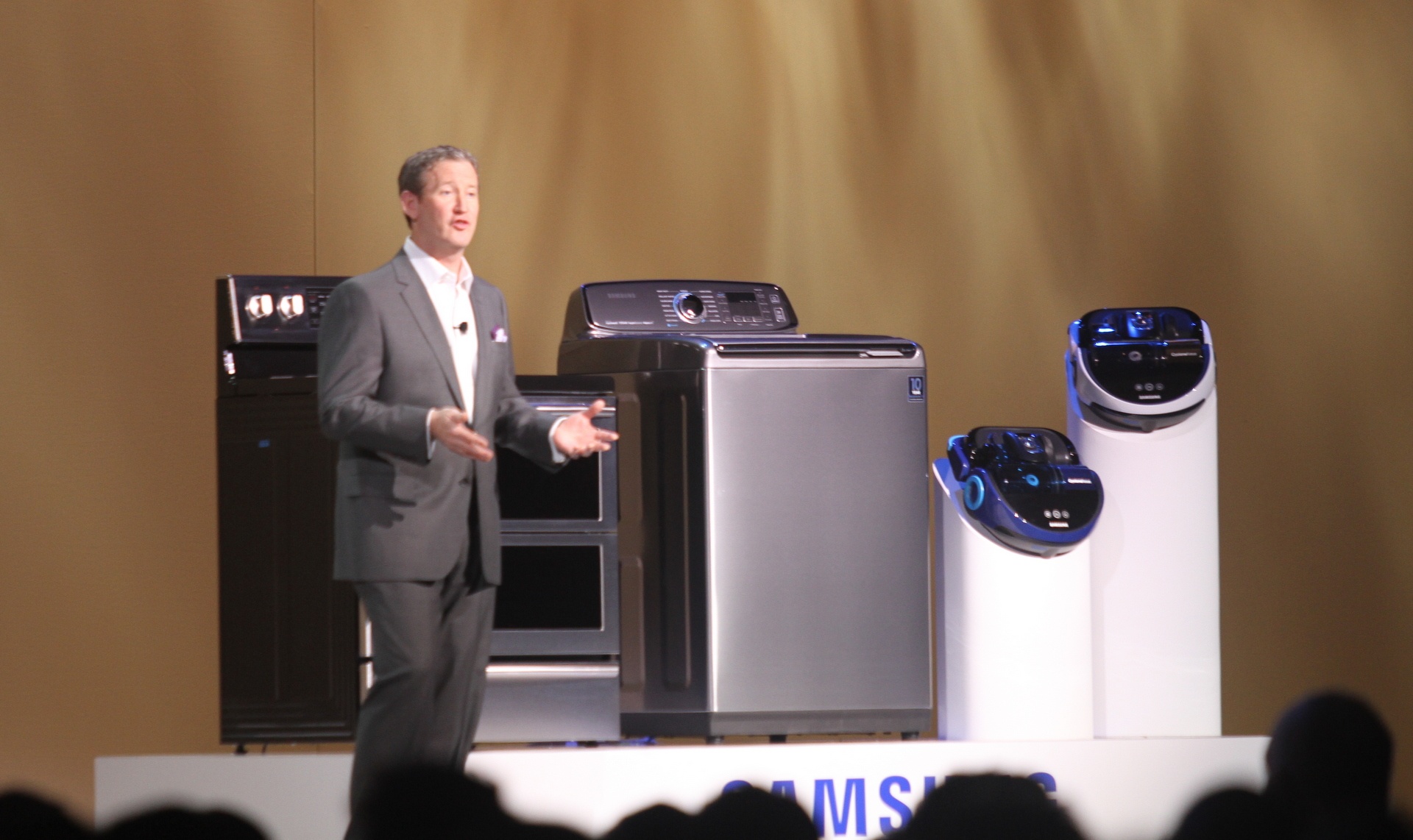 Loat hang gia dung hut khach cua Samsung tai CES 2015 hinh anh