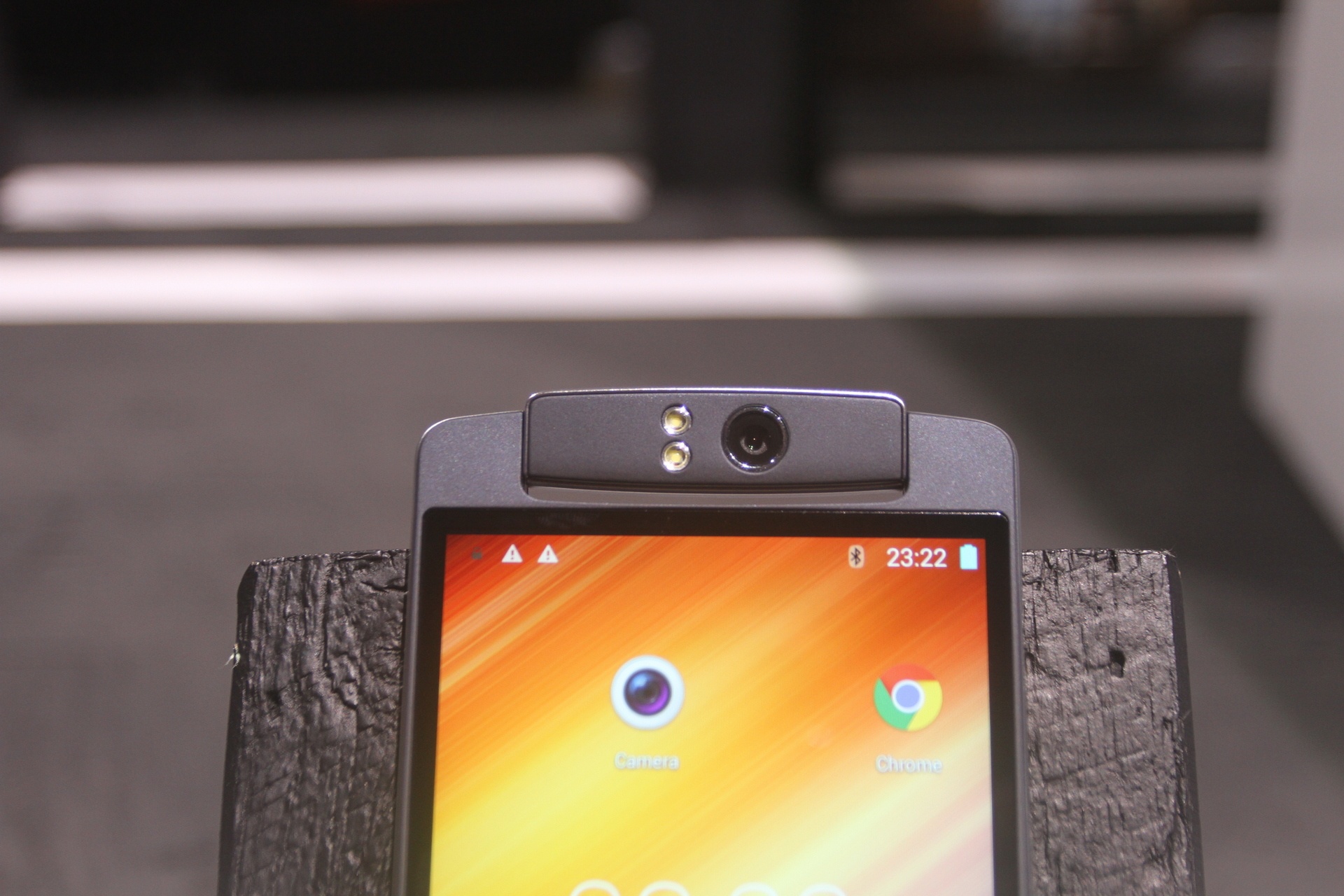 Can canh Polaroid Selfie giong Oppo N1 tai CES 2015 hinh anh