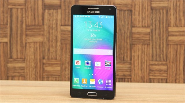 8 smartphone gia tot moi den Viet Nam hinh anh