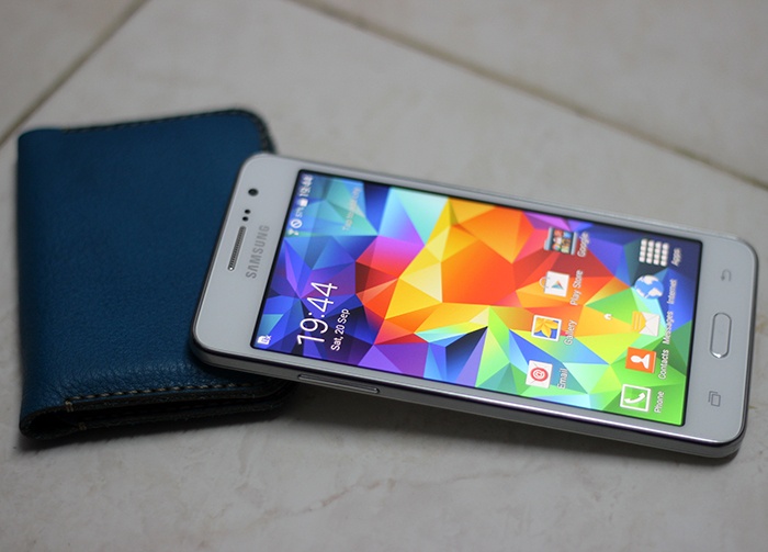 Loat smartphone duoi 5 trieu dang mua choi Tet hinh anh