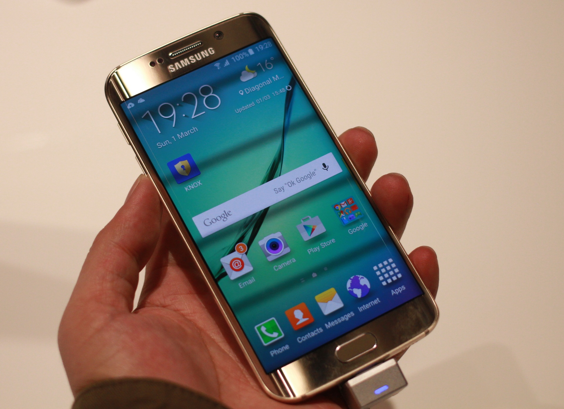 Trai nghiem nhanh Galaxy S6 Edge tai MWC 2015 hinh anh