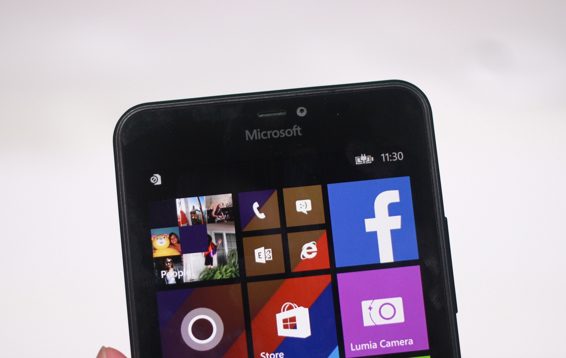Lumia 640 XL - smartphone gia re, man hinh lon sap ve VN hinh anh