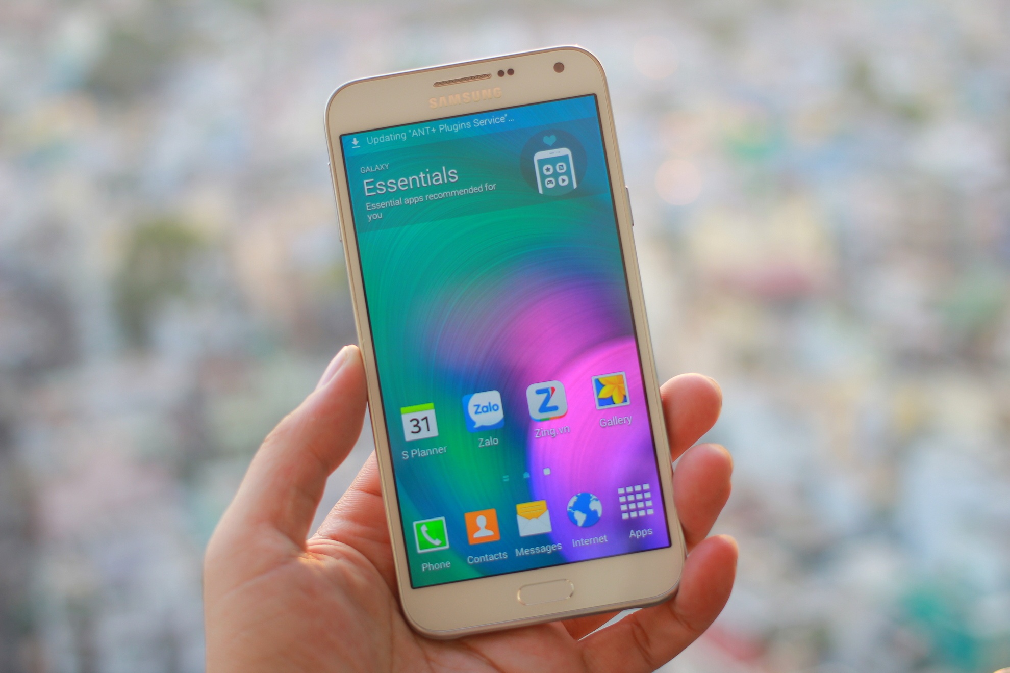 Danh gia Galaxy E7: Di dong tam trung an khach cua Samsung hinh anh