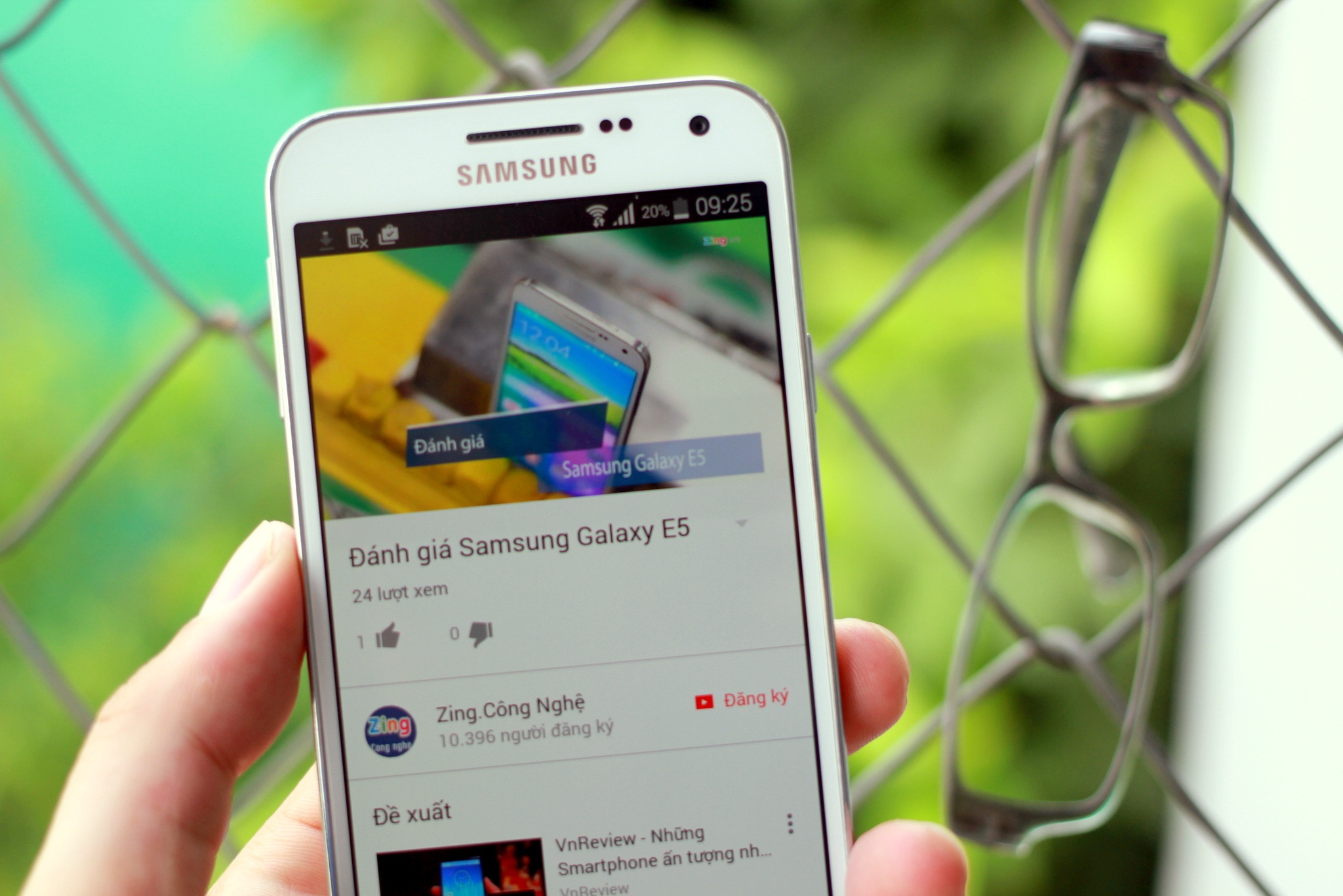 Danh gia Samsung Galaxy E5: Gia re, man hinh dep hinh anh