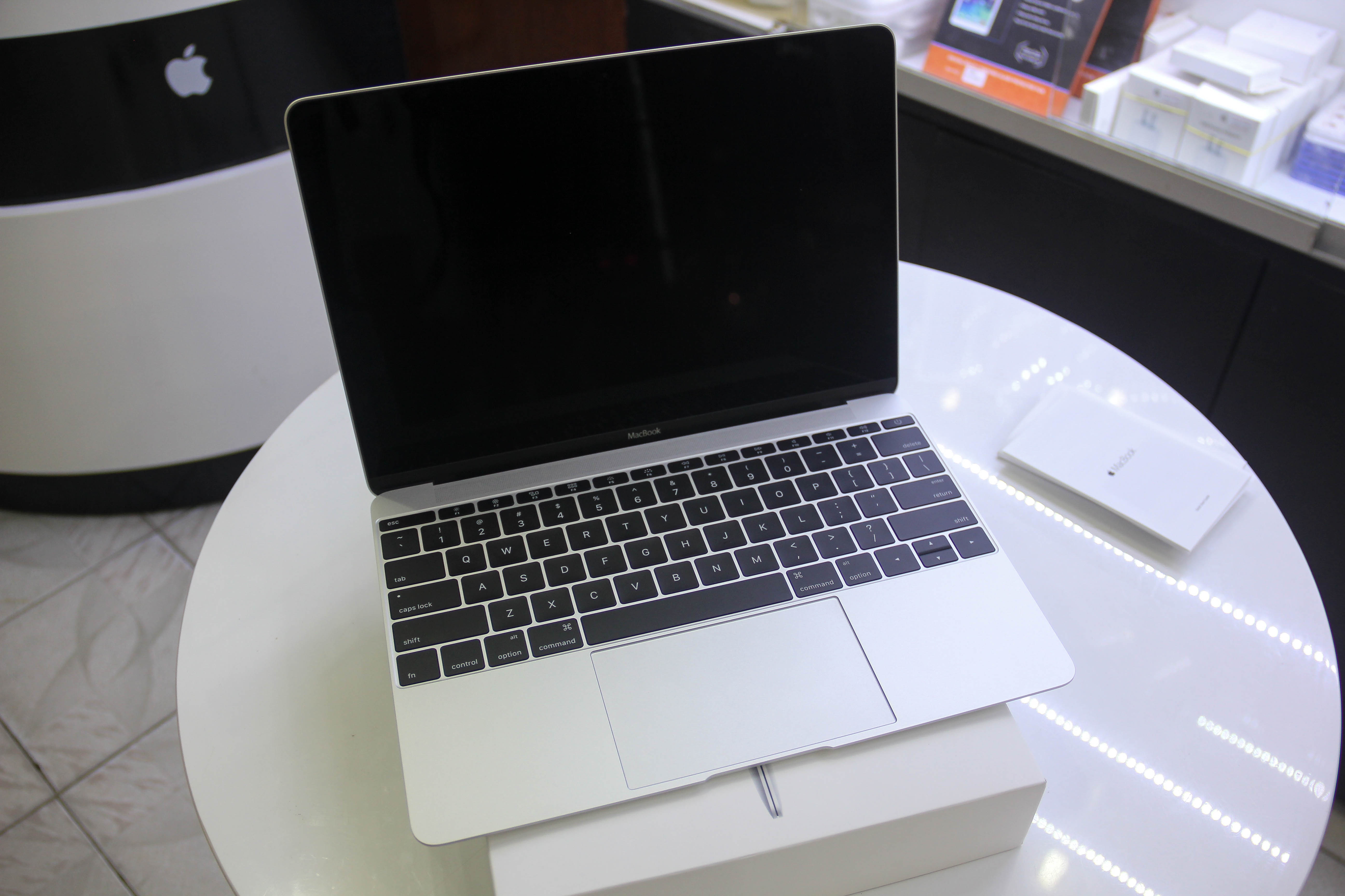 MacBook 12 inch dau tien ve Viet Nam hinh anh
