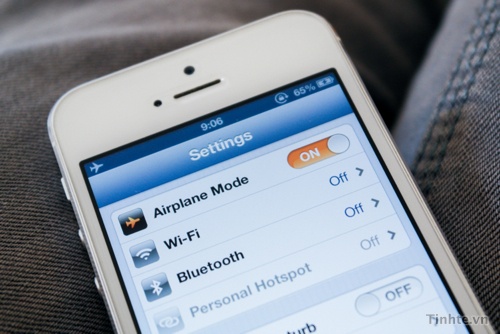 Co nen tat dien thoai khi len may bay? hinh anh