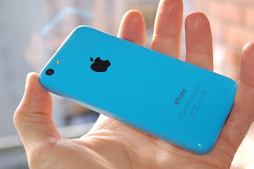 Nhung dieu can biet khi mua iPhone 5C gia 3,5 trieu hinh anh