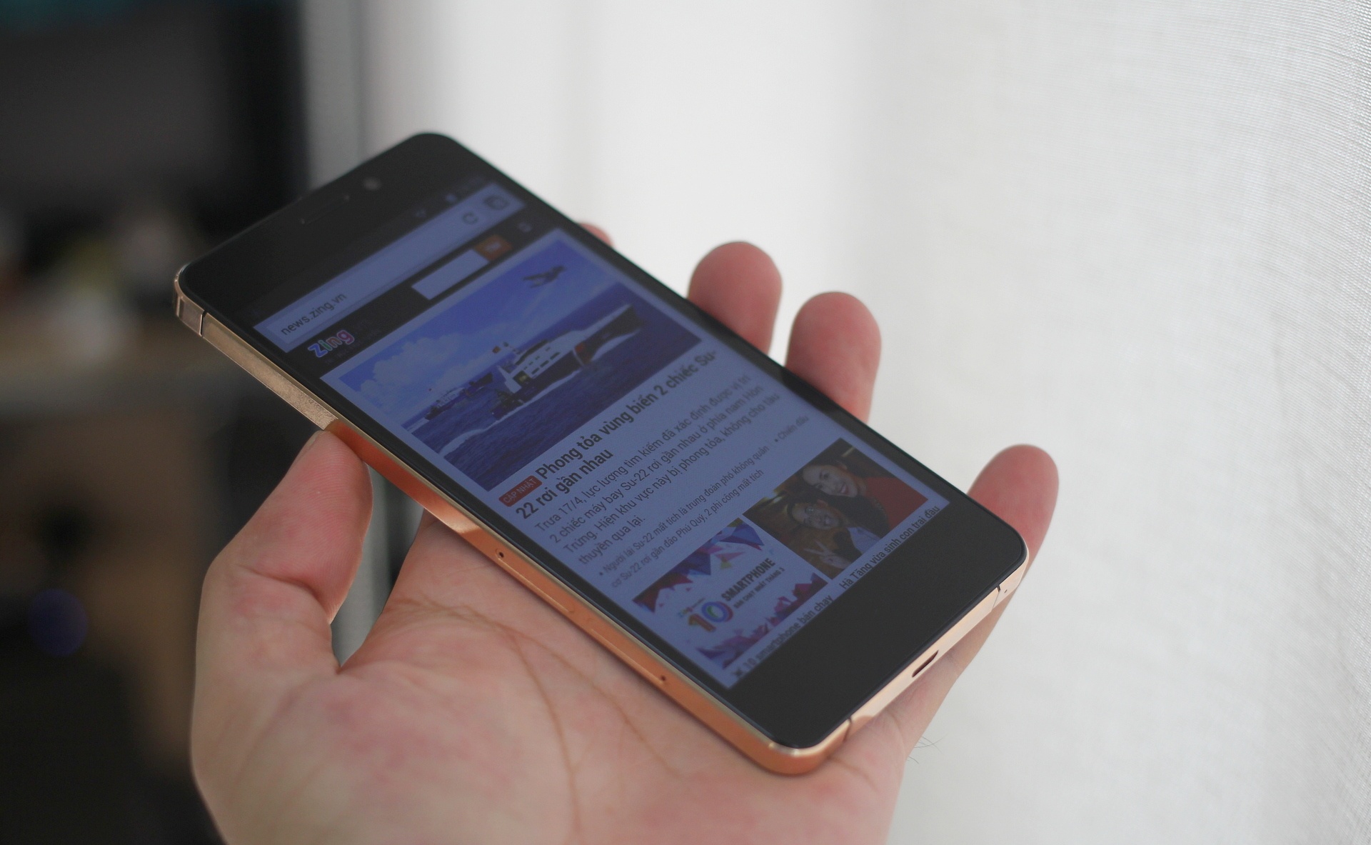 Anh thuc te smartphone Viet mong 6,9 mm, ma vang hinh anh