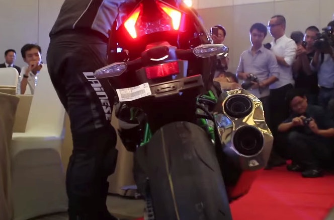 Thu tieng po Kawasaki Ninja H2 gia hon 1 ty tai VN hinh anh