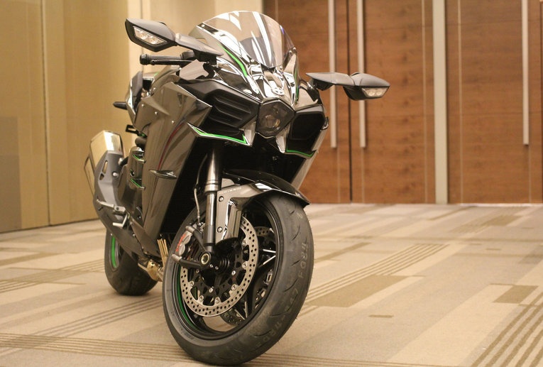 Can canh Kawasaki Ninja H2 chinh hang hinh anh