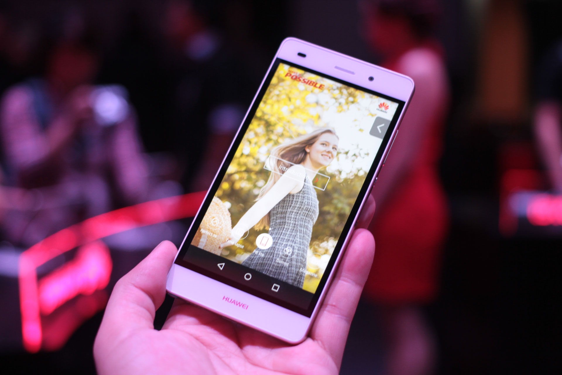 Thuc te Huawei P8 Lite gia 4,99 trieu sap ban o Viet Nam hinh anh