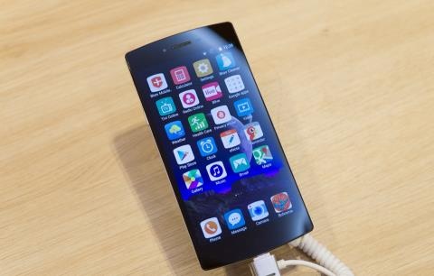 Bphone: Tu ung ho den bi ghet hinh anh