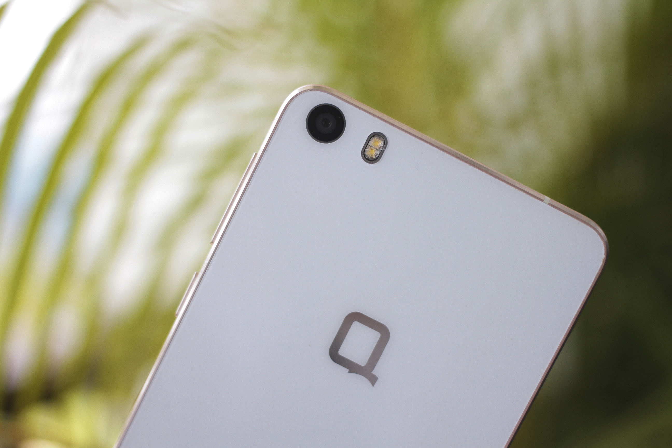 Danh gia Q Glam: Thiet ke mong an tuong hinh anh