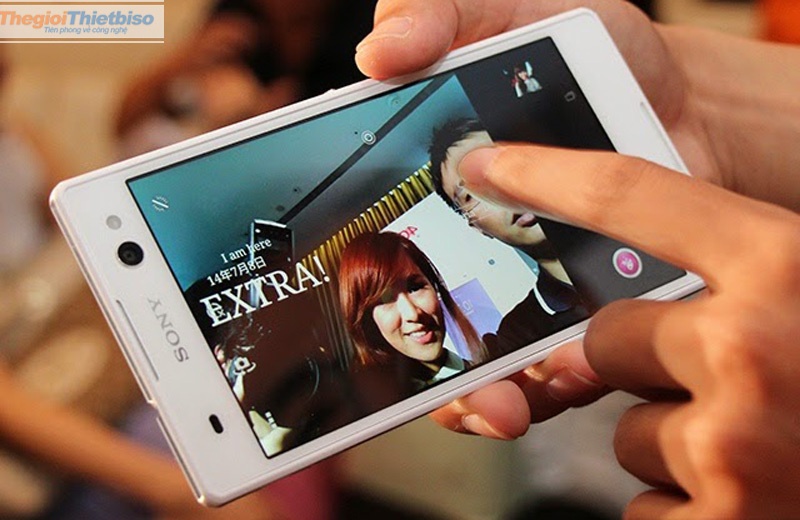 Loat smartphone chup tu suong co den flash phia truoc hinh anh