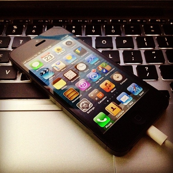 iPhone 5S lien tuc bi rung khi cam vao may tinh hinh anh