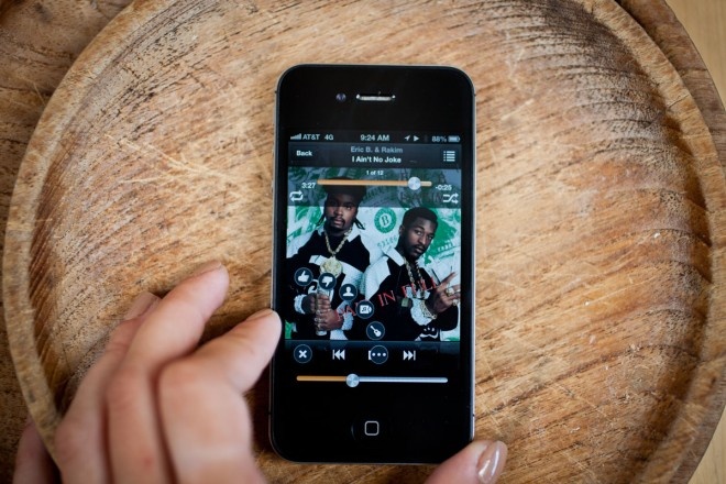 Cach chon choi theo tung the loai nhac tren iPhone hinh anh