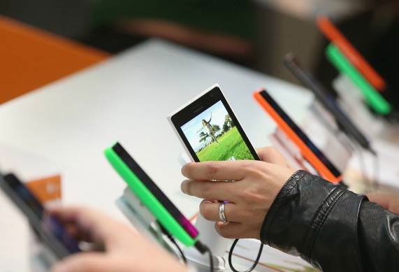 Smartphone gia re: Tam diem thi truong di dong Viet hinh anh