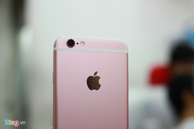Trai nghiem nhanh iPhone 6S mau hong dau tien o VN hinh anh