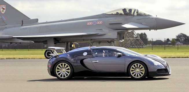 5 cuoc dua giua sieu xe va may bay chien dau hinh anh