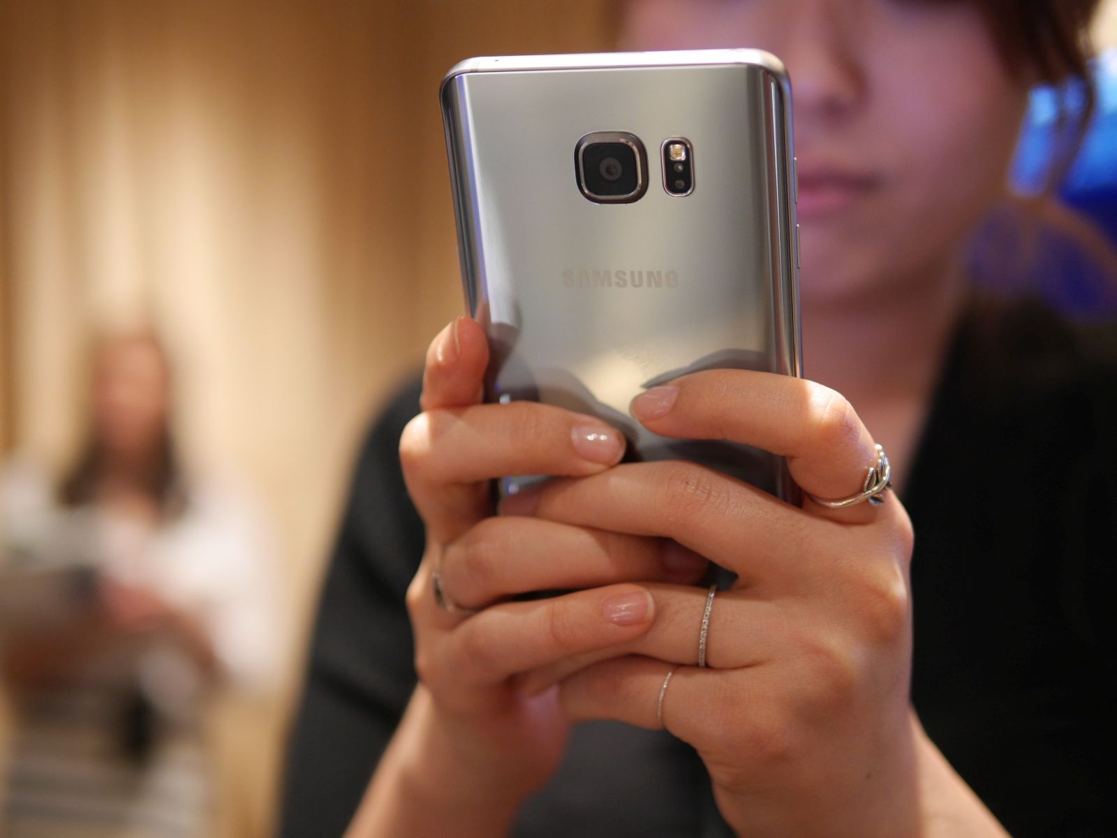 Ghep 4 video thanh mot tren Galaxy Note 5 hinh anh
