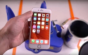 iPhone 6S van song sot khi va dap trong ong bo hinh anh
