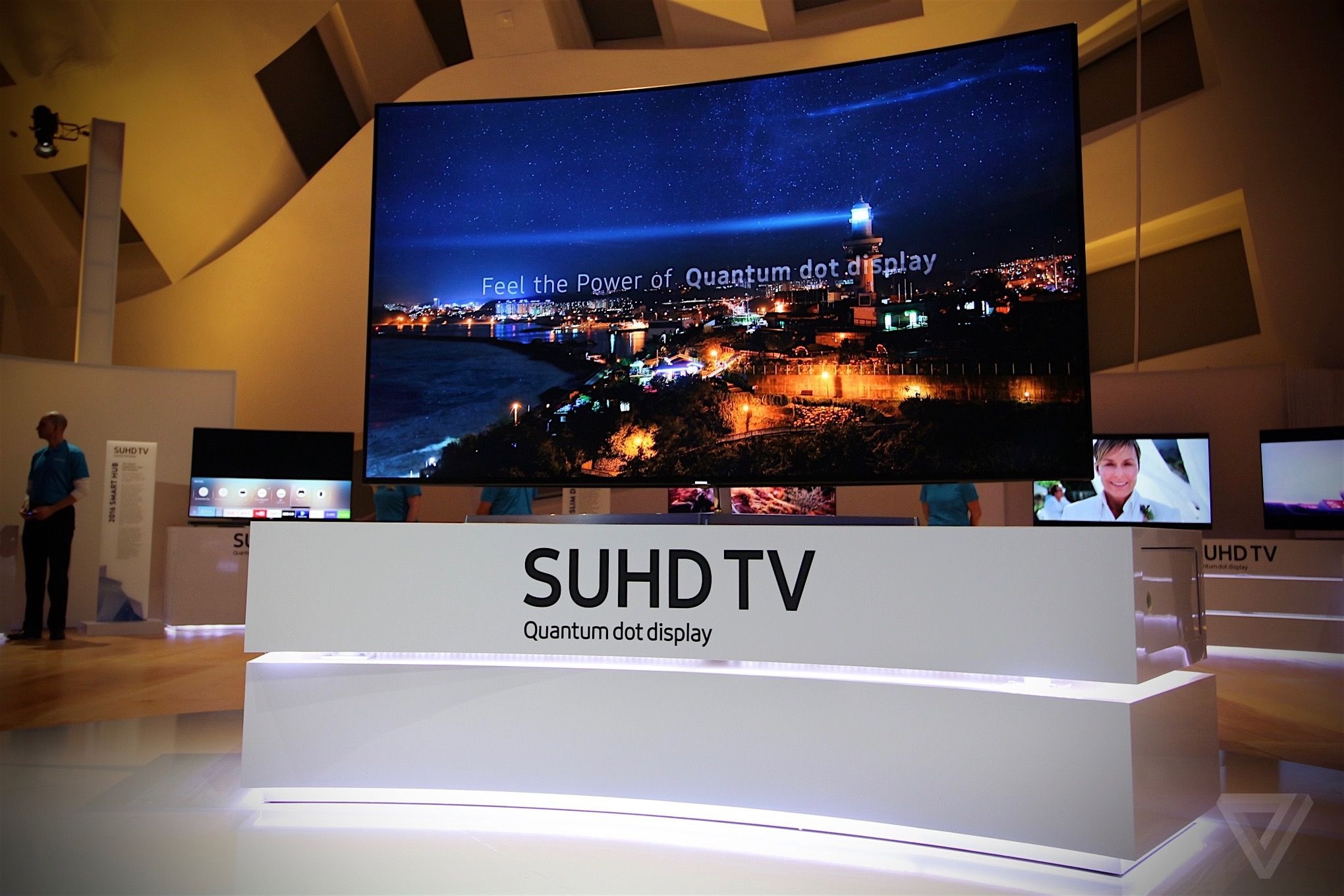 Nhat ky CES 2016: TV 'long tranh ho dau' hinh anh