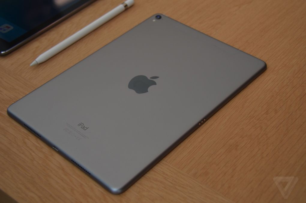 Dung thu iPad Pro 9,7 inch gia tu 599 USD hinh anh
